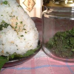 A picture of Dried Shiso Leaves (For Onigiri, Pasta, or for Stocking).