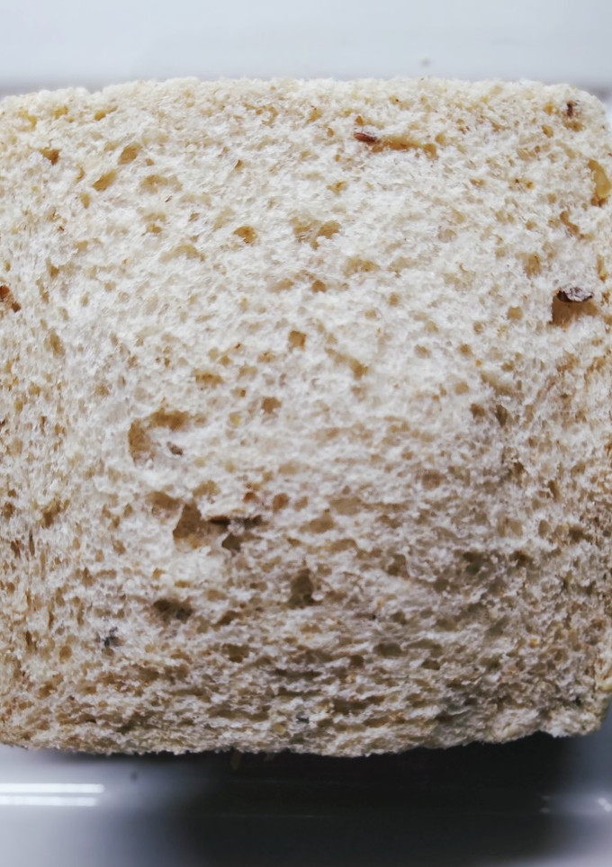 Una foto de Sándwich integral de ensalada de pollo fácil