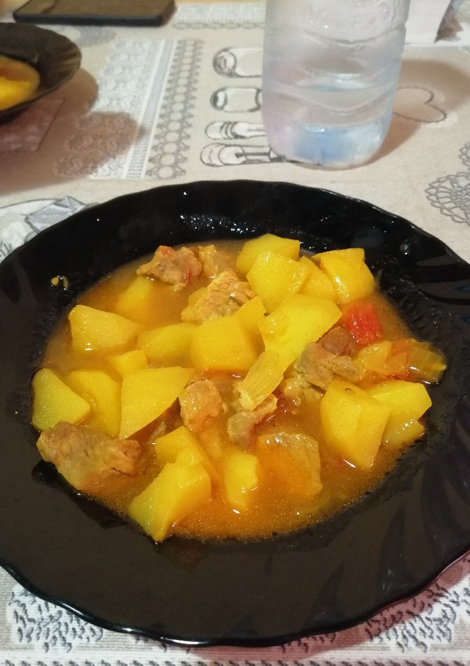 Una foto de Carne con patatas en olla exprés 🍲