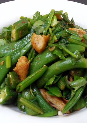 A picture of Spicy Spinach And Okra With Beancurd.