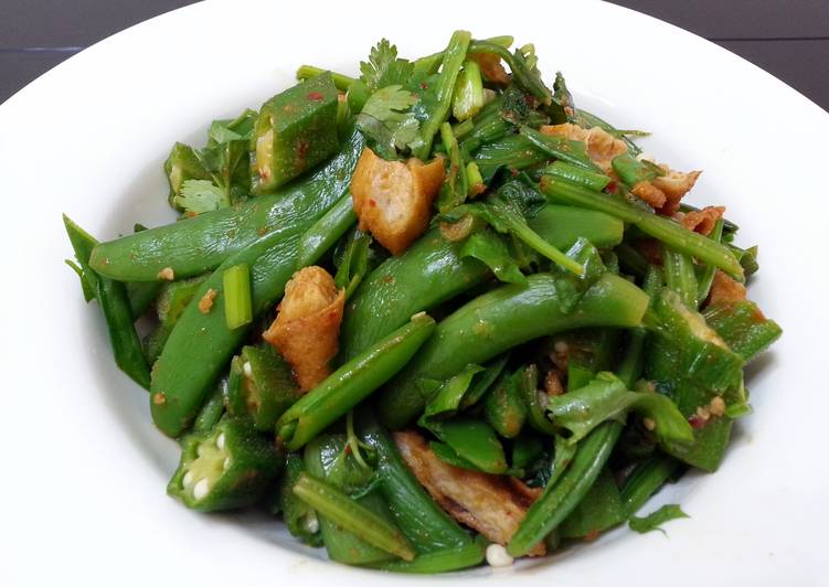 Simple Way to Make Award-winning Spicy Spinach And Okra With Beancurd
