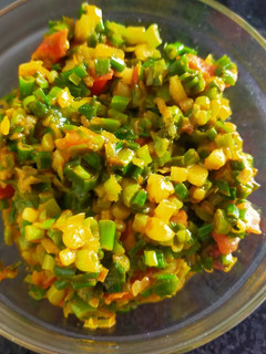A picture of Spring Onions with Tomato.