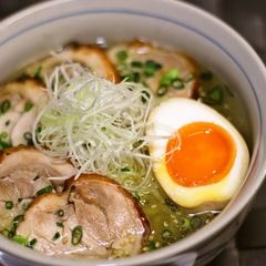 A picture of (Shio) Salt-broth Chicken Ramen.