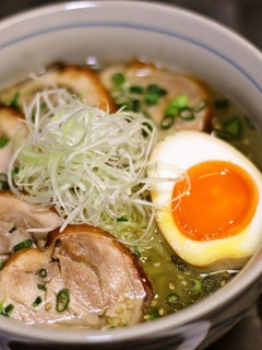 A picture of (Shio) Salt-broth Chicken Ramen.