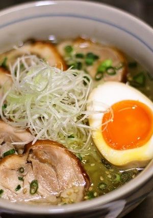 A picture of (Shio) Salt-broth Chicken Ramen.