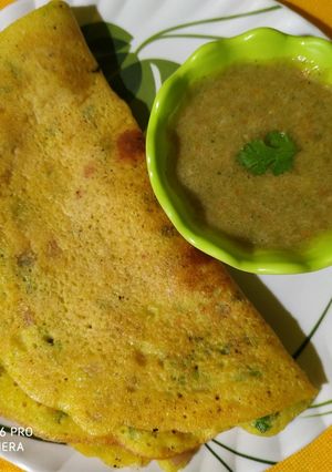 A picture of Muga chakuli pitha(moong ka chhila).