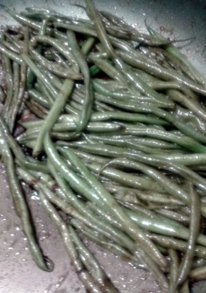 A picture of Sweet balsamic glazed green beans.
