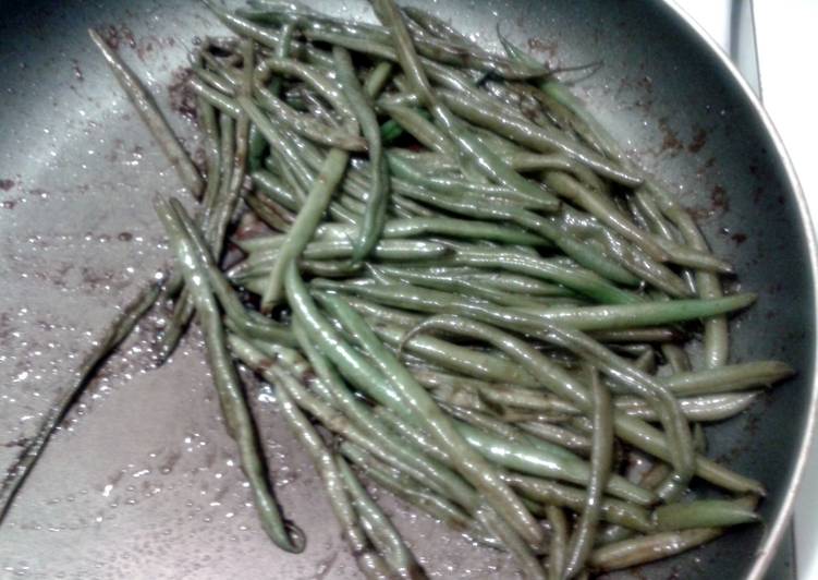 Sweet balsamic glazed green beans