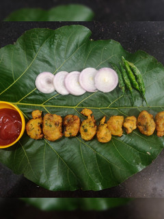 કેળા મેથી ના ભજીયા (Banana Methi Bhajiya Recipe In Gujarati) રેસીપી મુખ્ય ફોટો