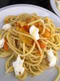Spaghetti in crema di ciliegino giallo e stracchino