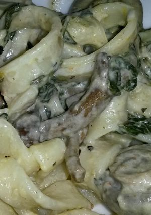 A picture of Sig's Tagliatelle with Mushrooms and Spinach.