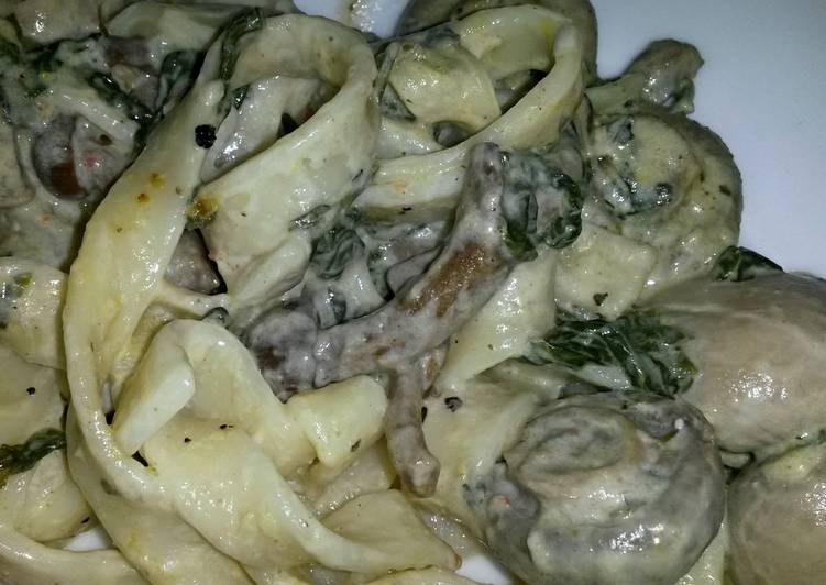 Sig's Tagliatelle with Mushrooms and Spinach