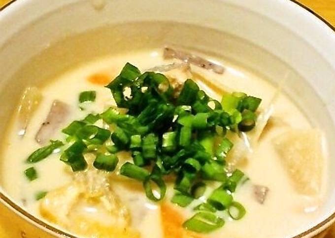 Recipe of Speedy Warming &amp; Hearty Salmon and Sake Lees Soup
