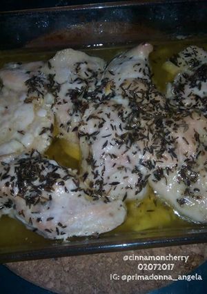 A picture of Olive and Lemon Baked Chicken.