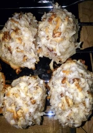 A picture of Coconut pecan macaroons =).