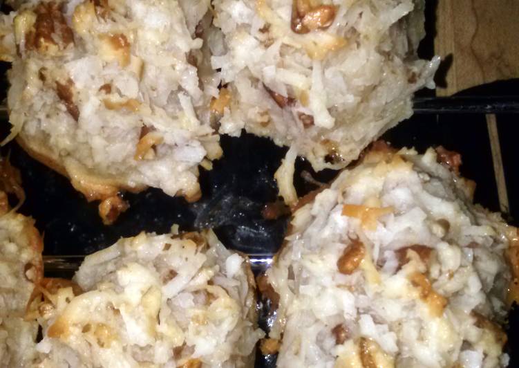Coconut pecan macaroons =) Coconut pecan macaroons =)
