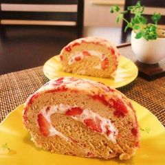 A picture of Berry Berry Roll Cake.