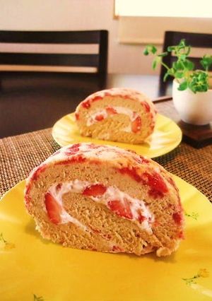 A picture of Berry Berry Roll Cake.