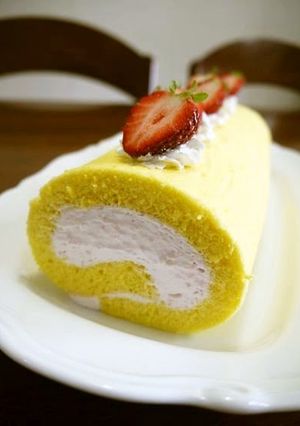 A picture of Fluffy Strawberry Cream Swiss Roll.