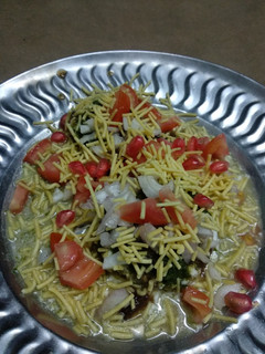 આલુ ટિક્કી ચાટ (Aloo Tikki Chaat recipe In Gujarati) રેસીપી મુખ્ય ફોટો