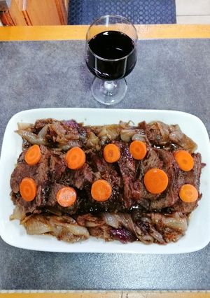 Una foto de Plateada al vino tinto