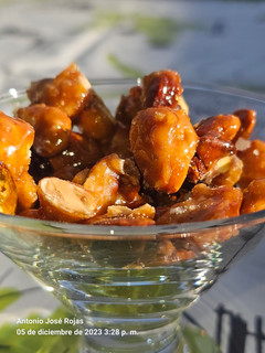 Una foto de Almendras caramelizadas😉😉😉