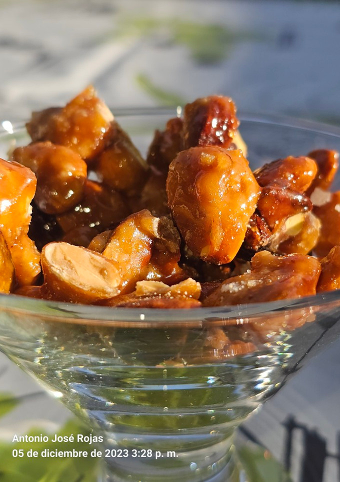 Una foto de Almendras caramelizadas😉😉😉