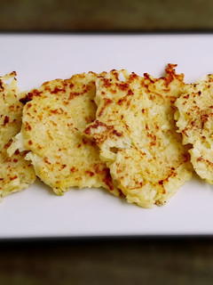 Una foto de Tortitas de patata y cebolla