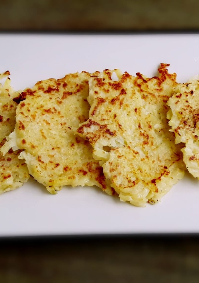 Una foto de Tortitas de patata y cebolla