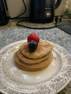 Una foto de Pancakes de manzana y canela saludables sin azúcar
