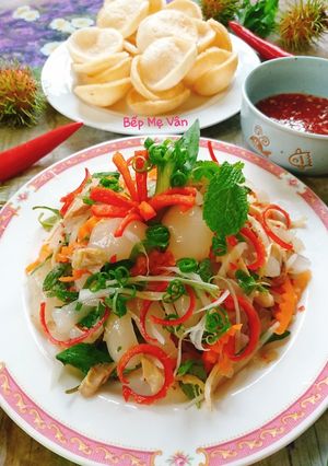 Hình của món Gỏi gà chôm chôm.