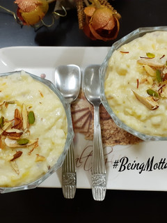 દૂધી-સાબુદાણા ની ખીર(dudhi sabudana ni kheer in Gujarati) રેસીપી મુખ્ય ફોટો