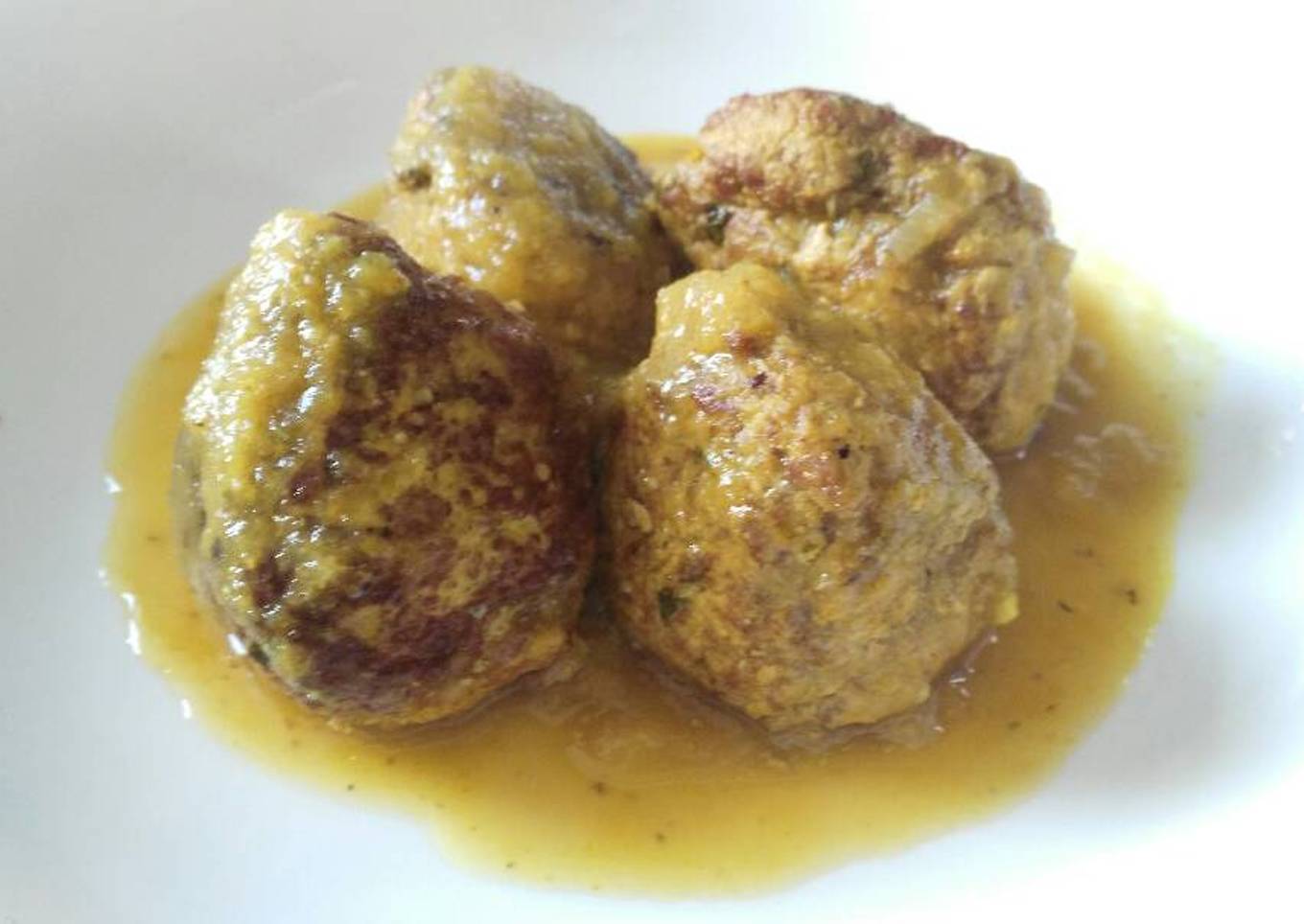 Albóndigas en crema de calabacín y cúrcuma