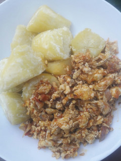 A picture of Boil sweet potatoe and scrambled egg sauce.
