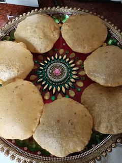 बेड़मी पूरी (bedmi puri recipe in hindi) रेसिपी मुख्य फोटो