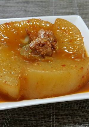 Hình của món Củ Cải Kho 무조림.