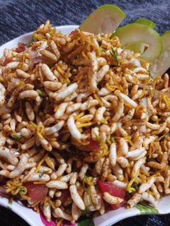 चिरमुरे ची ओली भेळ (oli bhel recipe in marathi) रेसिपी चे मुख्य फोटो