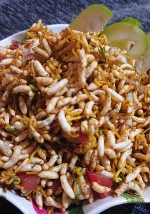 चिरमुरे ची ओली भेळ (oli bhel recipe in marathi) रेसिपी चे मुख्य फोटो