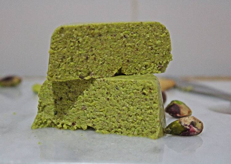 "Queso" vegano de pistachos