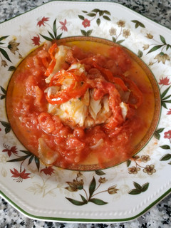 Una foto de Bacalao en salsa de tomate
