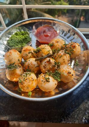 ઈડલી બોલ્સ (Idli Balls Recipe In Gujarati) રેસીપી મુખ્ય ફોટો