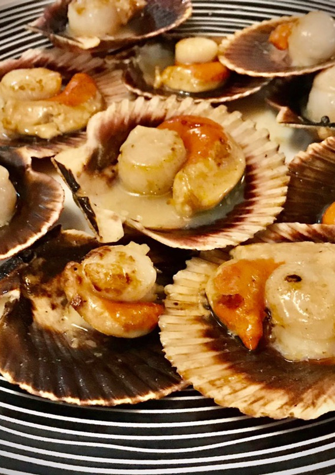 Una foto de Zamburiñas a la plancha al ajillo