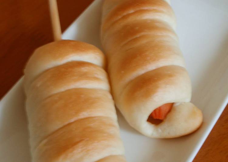 Steps to Make Favorite Hot Dogs in a Roll