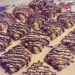 A picture of Rice Krispies Treats (with dark chocolate).
