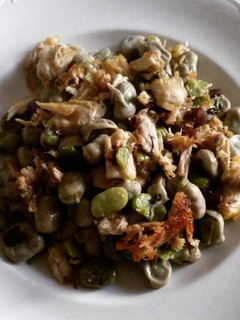 Una foto de Habitas con pollo