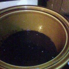 A picture of cake in crockpot.