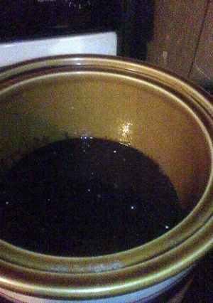 A picture of cake in crockpot.