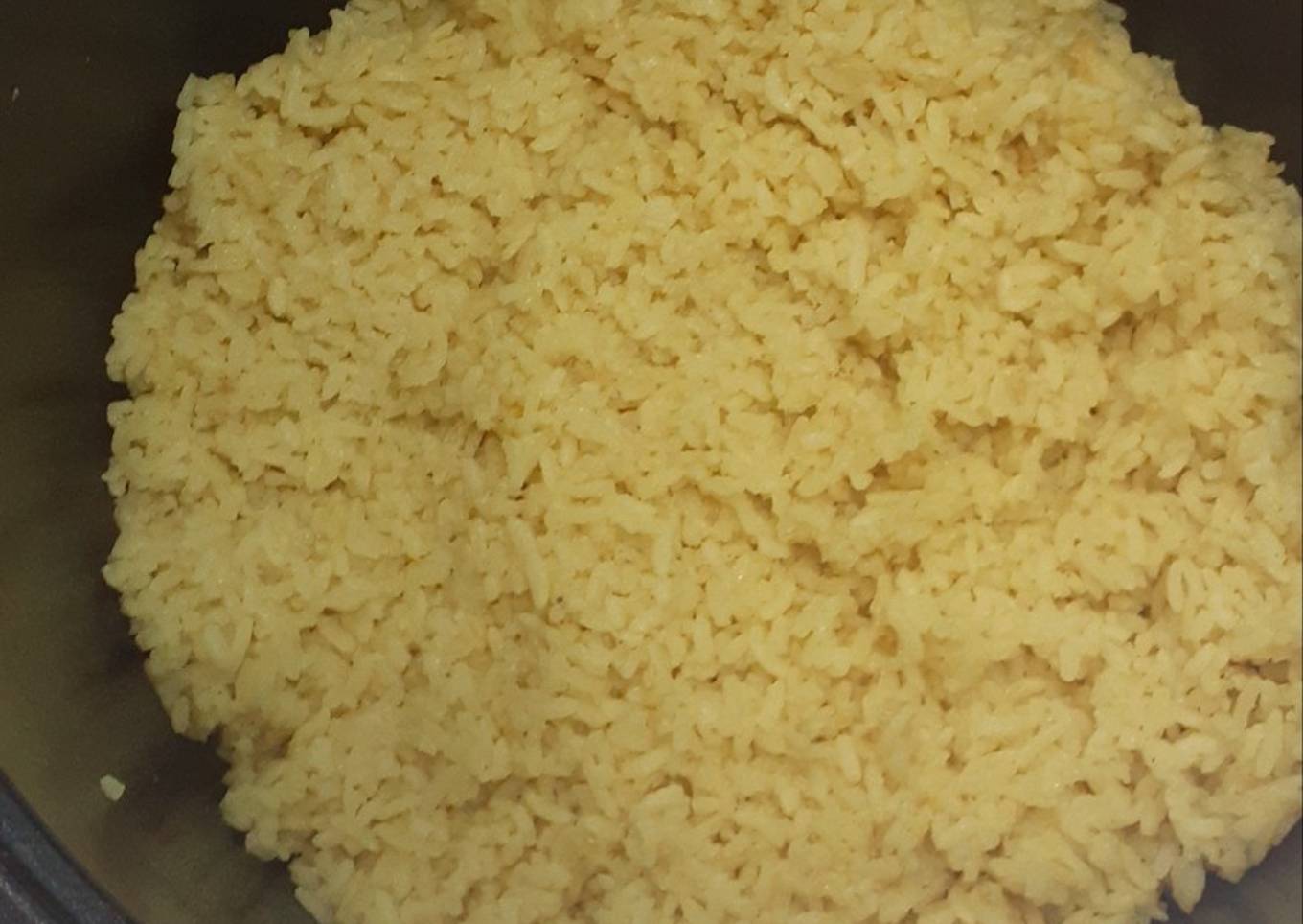 Nasi kuning, tp yang ini agak pucat kaya lagi sakit