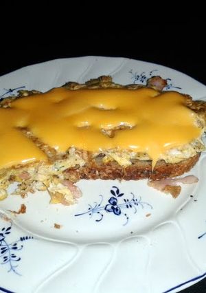 A picture of Delicious 5-min open faced breakfast sandwich.