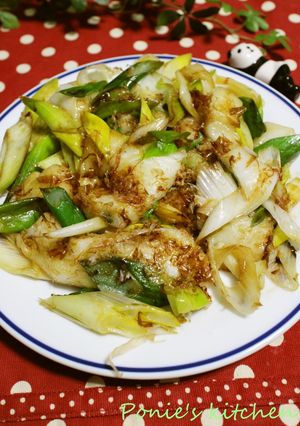 A picture of Unbeatable Bonito and Soy Sauce Seasoning! Easy Japanese Leek Rice Cakes.